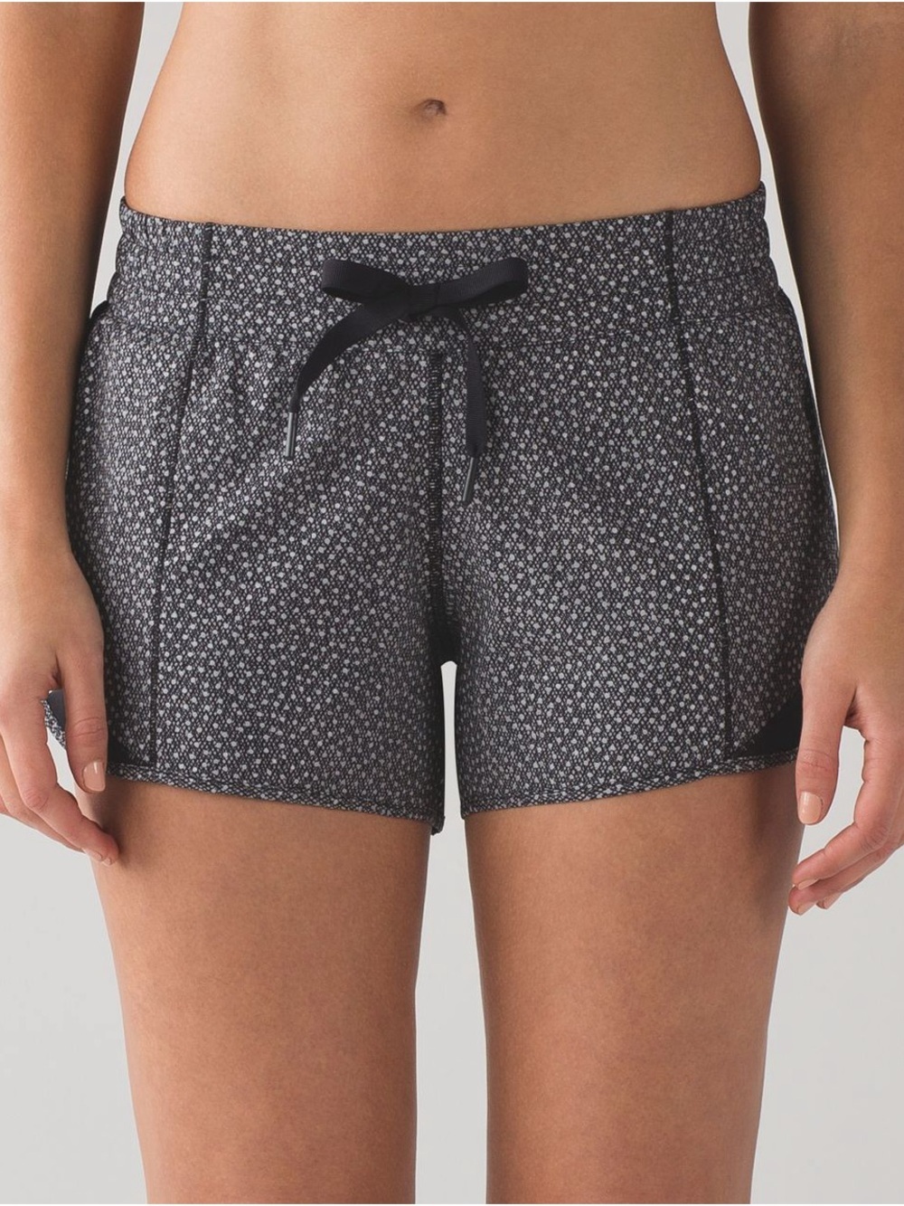 lululemon athletica Black Microprint Athletic Drawstring Hotty Hot Short Size 6